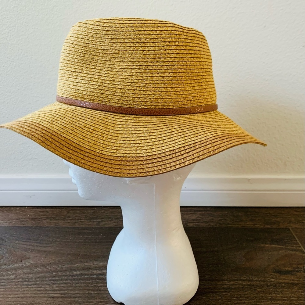 Vince Camuto hat